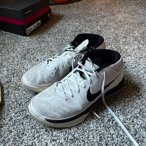 Basketball shoes